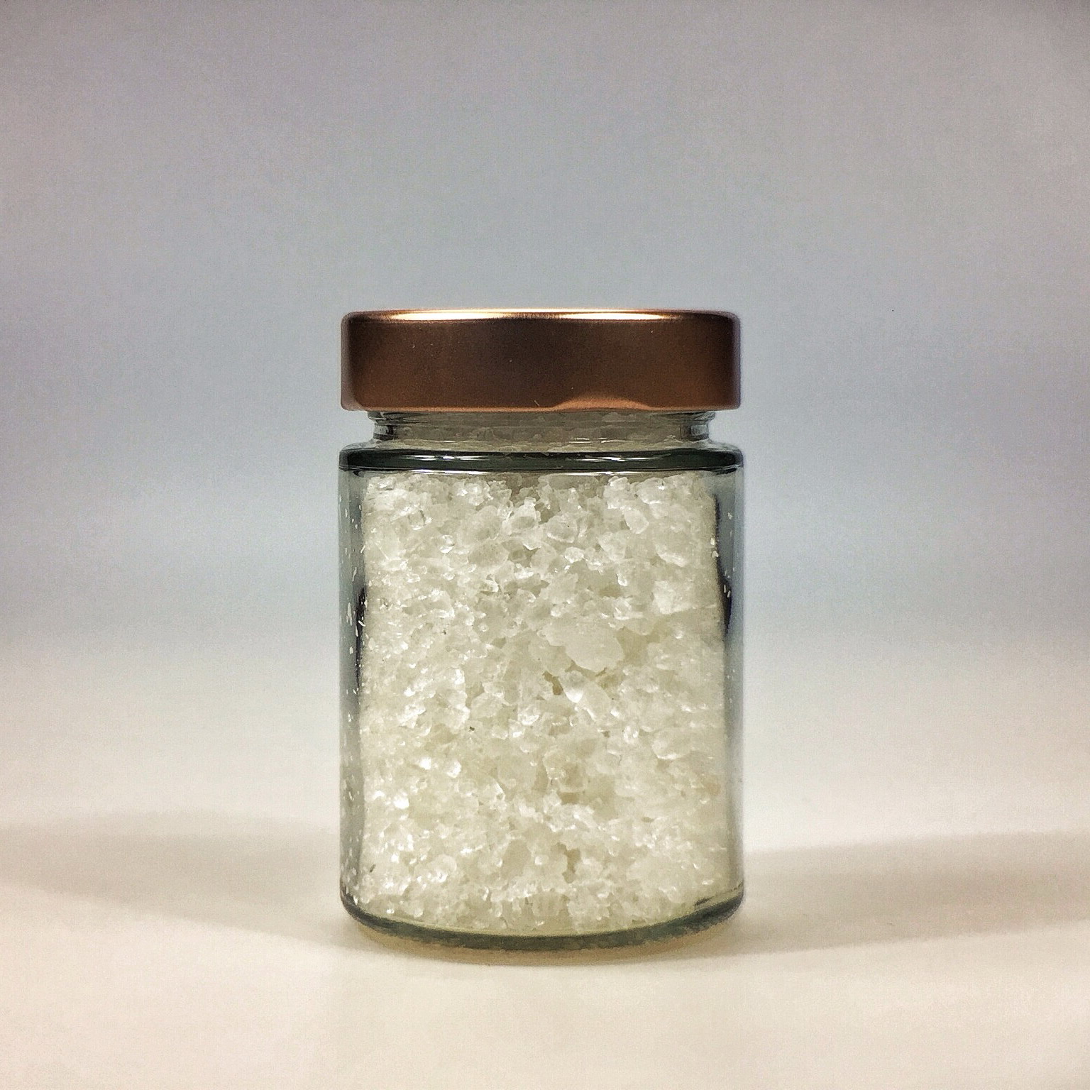 Halit Salz grob gemahlen für Salzmühle im kleinen Glas mit Kupferdeckel