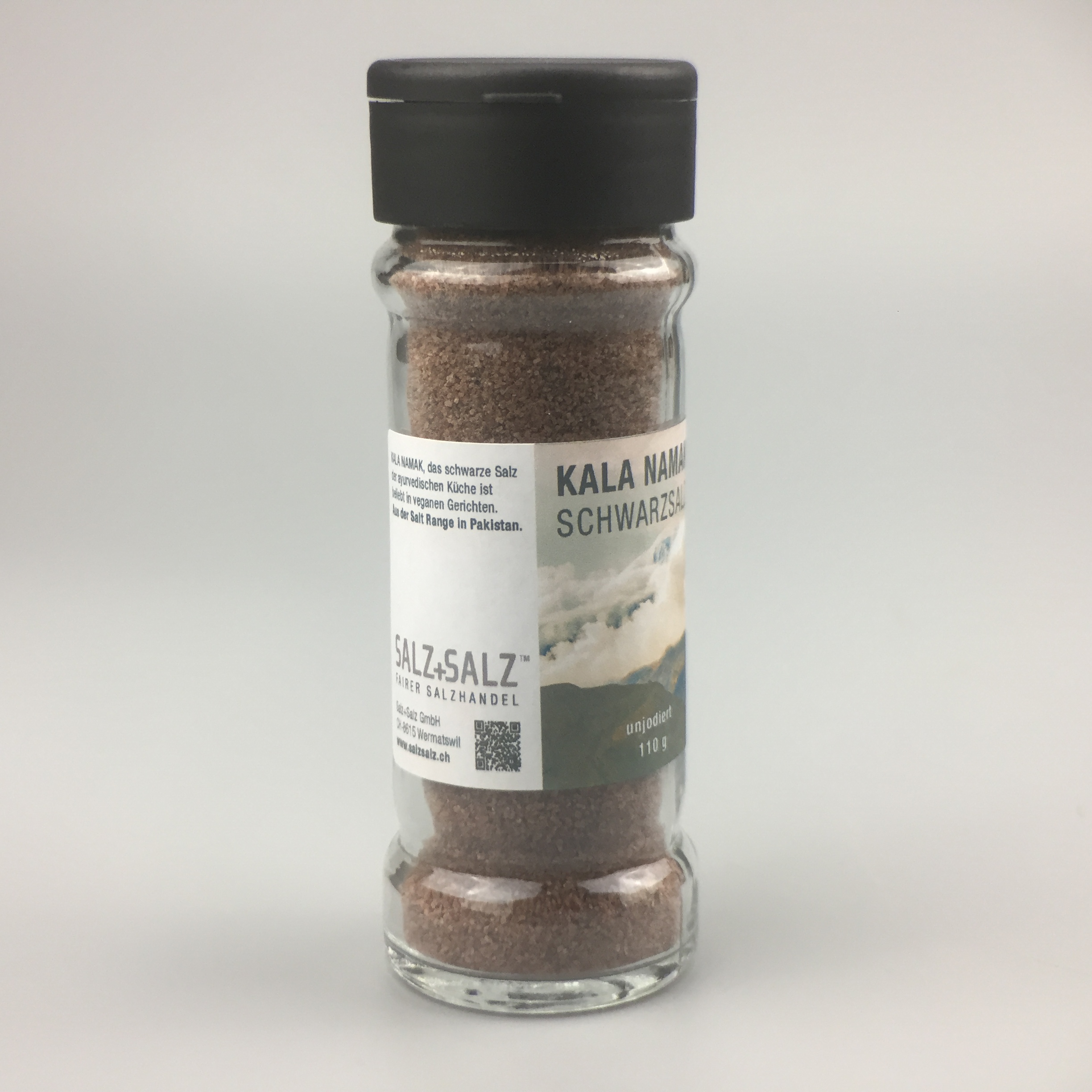 Kala Namak schwarzes Salz fein gemahlen im Salzstreuer